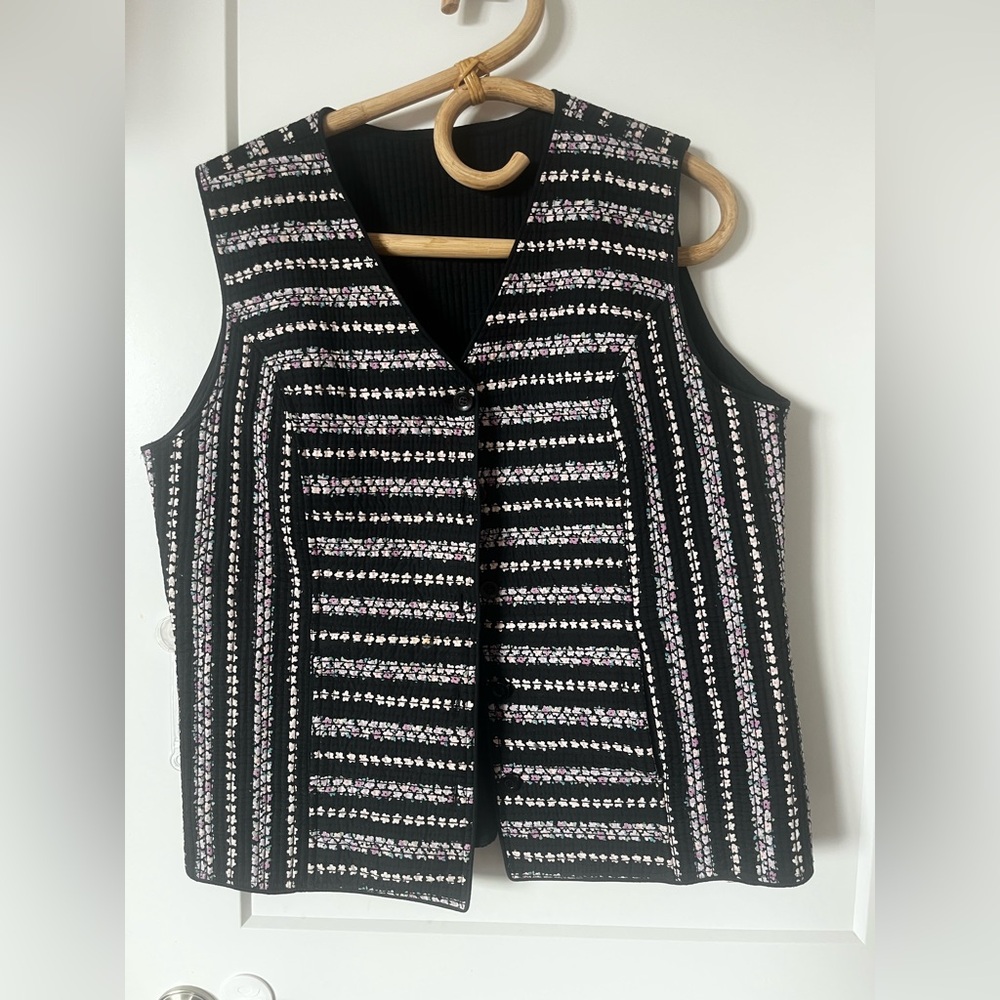 NORTHERN REFLECTIONS  floral quilted vest reversible Size L